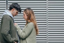 如何处理男人的外遇问题（应对婚姻危机的正确方式）