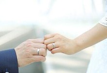 如何弥补对前男友的愧疚（15个步骤帮你重建前男友的信任和关系）