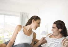揭秘男人的6种身体语言（教你轻松破解TA心中的秘密，把握情感主动权）