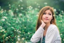 如何与内向女孩聊天？（聊天频率、谈话主题、沟通技巧等实用建议）
