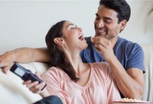 男人或女人出轨导致分手的原因及应对方法（分析男人或女人出轨的真正原因，探讨如何应对恋爱中的危机）