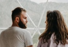 如何挽回因为纠缠被厌烦的前女友（从自我审视到适当的行动，挽回前女友的正确姿势）