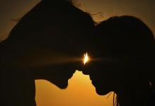 如何挽回失去的女朋友（15个步骤让你成功重新获得女友的心）