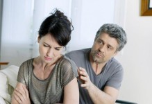 老婆婚外恋怎么挽救婚姻？（最佳策略让你的婚姻重燃爱火）
