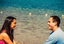 男友隐瞒婚姻，我该分手吗？（爱情的背叛，信任的破碎）