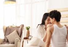 怎样解决总是怀疑老公出轨的问题（从心态、沟通、信任三个方面进行改善）