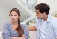 丈夫出轨病倒，妻子该如何面对？（情感、责任、自我保护）