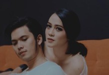 以冷爱解读（探究现代婚姻中的爱情观与家庭观）