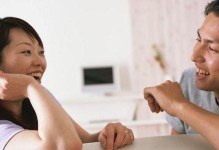 女人如何挽回破裂的感情（赢回老公的心，让爱情继续）