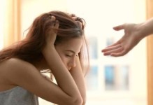 闹矛盾后如何挽回女友？（分手危机已至，抓住机会挽回爱情！）