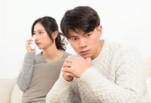 离婚念头的考虑和应对（解读夫妻关系挣扎，探究离婚心理因素）