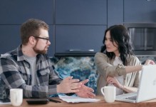 如何避免办公室婚外情（15个实用技巧帮你守护婚姻）